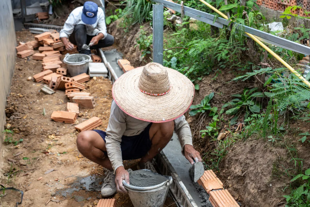 people building in bali